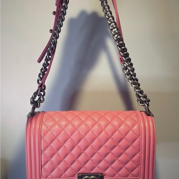 CHANELπ~ Pink Medium Boy Bag/ Silver detailing - Picture 5 of 11